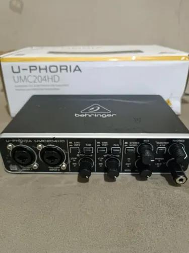 Interface De Áudio Behringer U-phoria Umc204hd