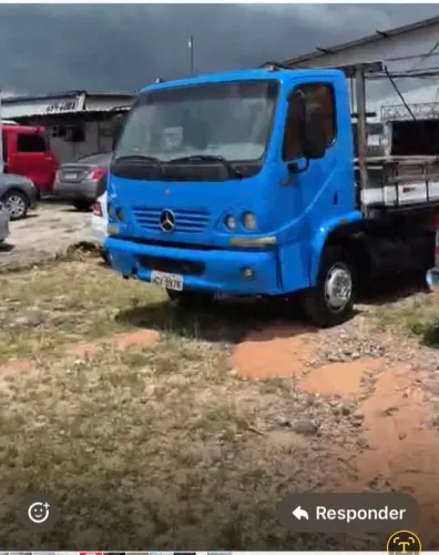 Caminhão acello 915