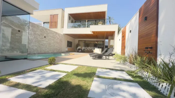 Recreio dos Bandeirantes | Casa 4 quartos, sendo 4 suites