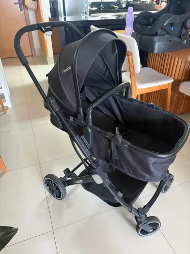 Carrinho de Bebê Kiddo Zig Zag Preto com Moisés e Bebê Conforto