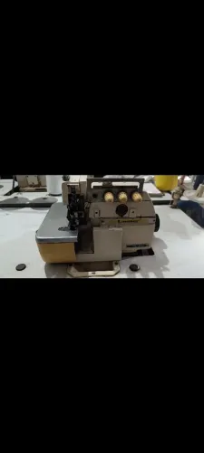 maquina de costura Overlock 3 fios 