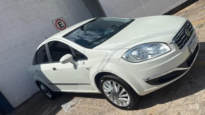 Fiat Linea Essence 1.8 Flex 16V 4P 2016