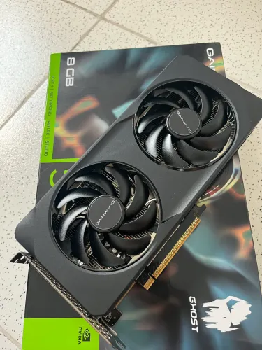 Vendo uma RTX 5060 Gainward de 8Gb.