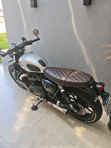 Street Twin 900 Cc