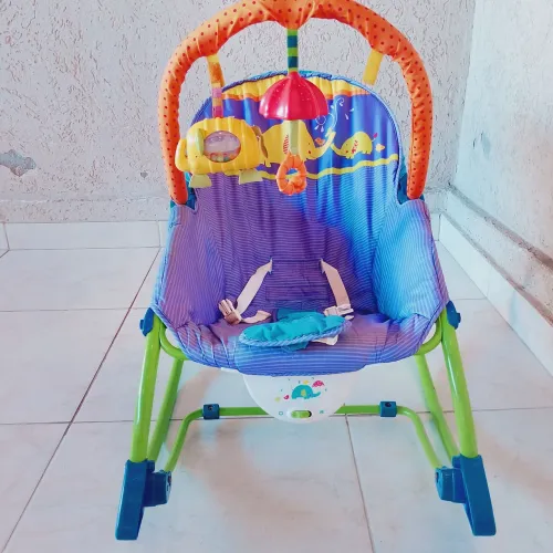 Vendo cadeira de descanso de bebê Fisher-price.