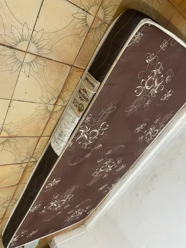 Colchão de solteiro bem conservado 