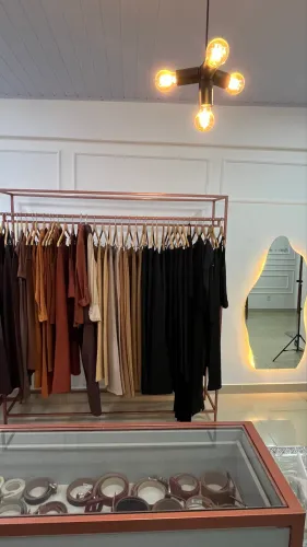 ARARA DE ROUPAS