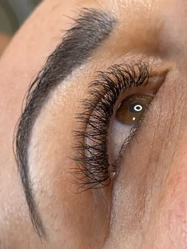 Extensão de cílios e lash lifting
