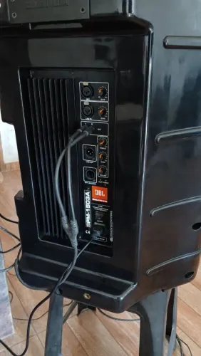 Caixa ativa JBL seleônium modelo SPM1503A 400 w rms