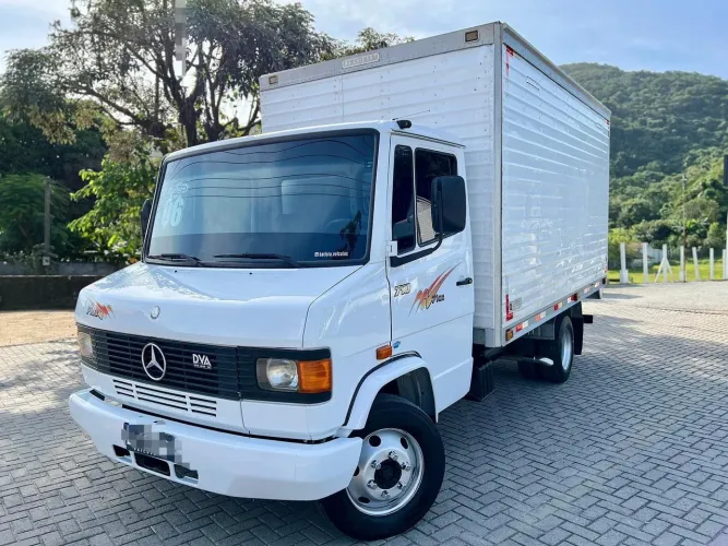 vendo mercedes benz 710 plus