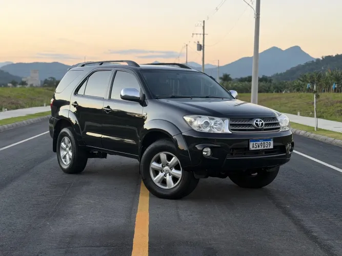 Toyota Hilux SW4 SRV 4X4 4.0 V6 24V Aut. 2011