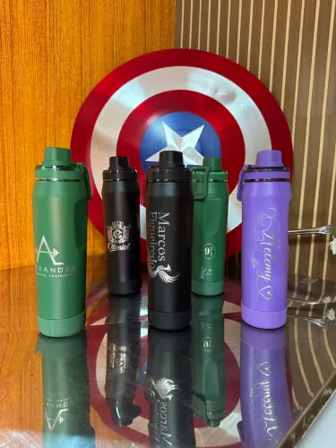 Garrafa térmica premium com gravação a laser