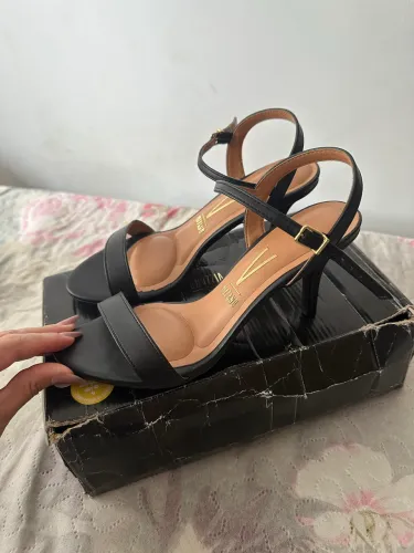Sandália salto Vizzano 37