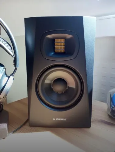 Par de Monitores Adam Audio T5V