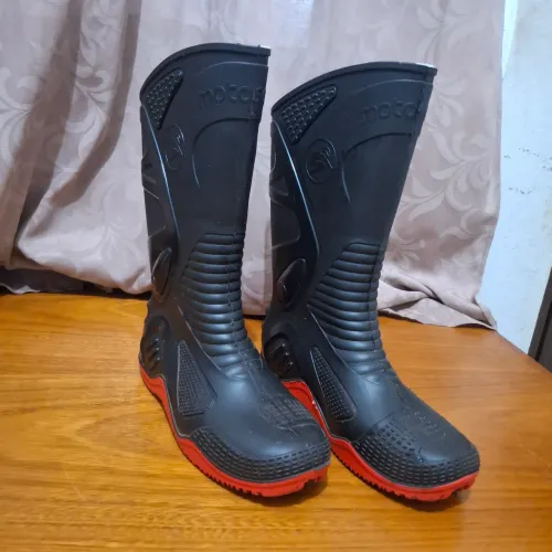 BOTA GALOCHA DE BORRACHA