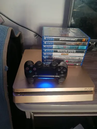 PS4 com 8 jogos e 800 de memória