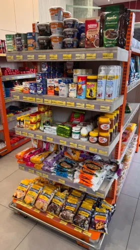 Gôndolas para Mercado - 4 Unidades - Muito Bem Conservadas