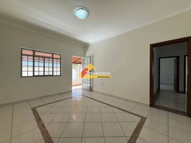 Casa para aluguel, 3 quartos, 1 suíte, 4 vagas, São José - Divinópolis/MG