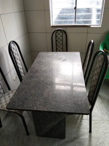 Mesa de granito com 6 cadeiras