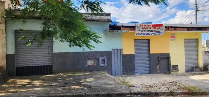 Casa de Vila para venda tem 275 metros quadrados com 12 quartos