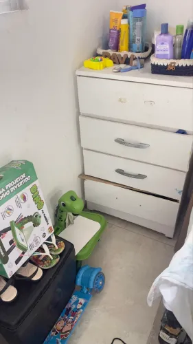 Vende-se guarda-roupa e cômoda