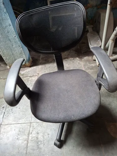 Cadeira de escritório tamanho pequeno
