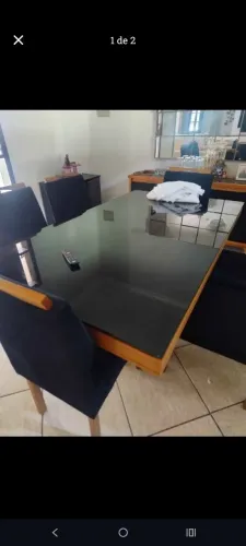 Vendo mesa de madeira seis lugares com tampo preto