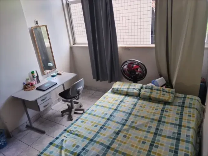 Vendo Móveis de Quarto - Cama de Casal, Escrivaninha e Cadeira - R$ 375