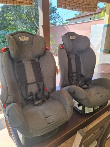 Cadeirinha Burigotto para criancas, vendo separado