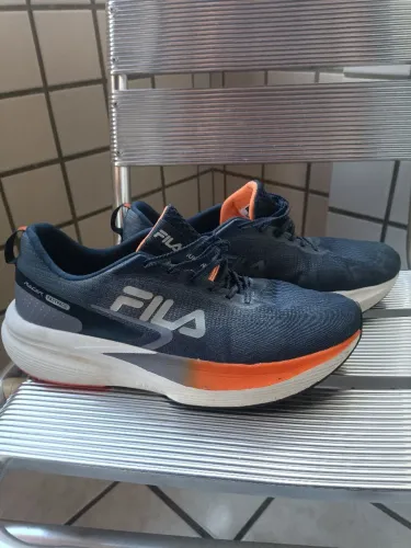 Tênis fila fastpace n.40 um com a pisada pronada e outro com a pisada supinada