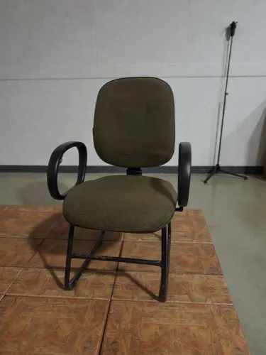 Cadeiras de recepção em ótimo estado, valor unitário.