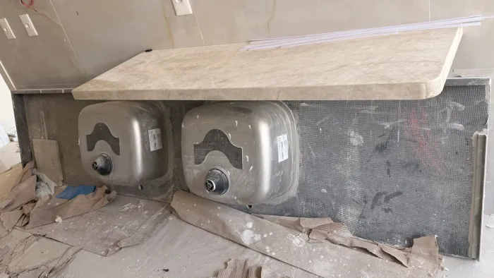 Bancadas de granito Oreo com cubas inox