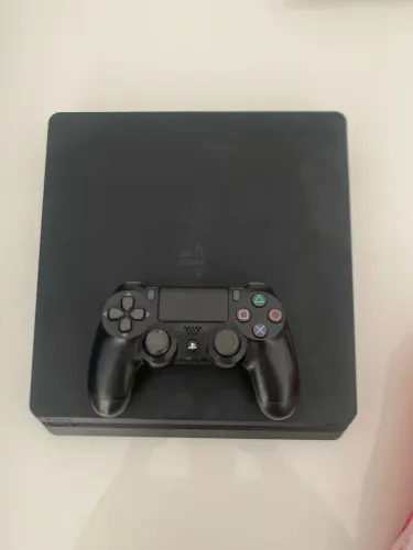 PS4 Slim em ótima condição, porém com o hd para ajeitar