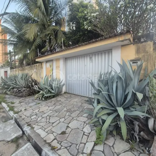 Venda de uma casa em Alagamra17 x 30 com 4 suítes, sala para 3 ambts, escritório, Dce, 1 F
