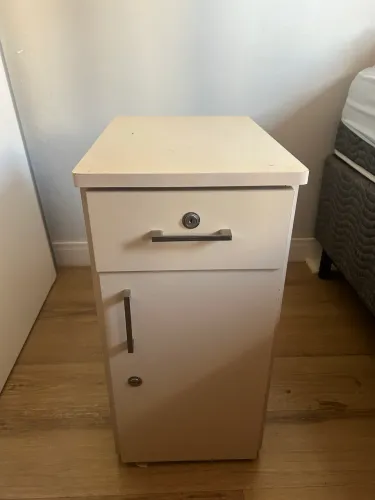 Mesa de cabeceira/ balcão/ criado