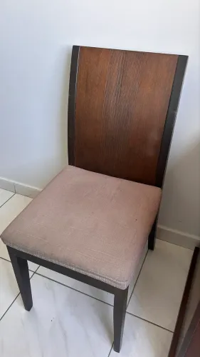 Conjunto de 4 cadeiras de madeira