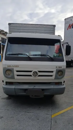 Caminhão primeira linha com ponto de trabalho incluso
