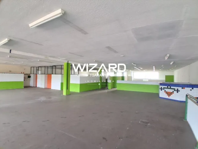 Salão Comercial para aluguel com 600m² no centro de Amparo/SP