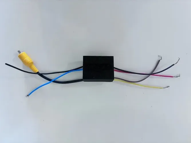 Interface Conecta Car para Manter Câmera de Ré Original (12V para 6V com RCA)