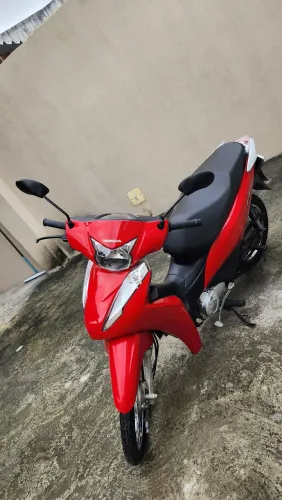 Honda Biz 2024 emplacada 2026