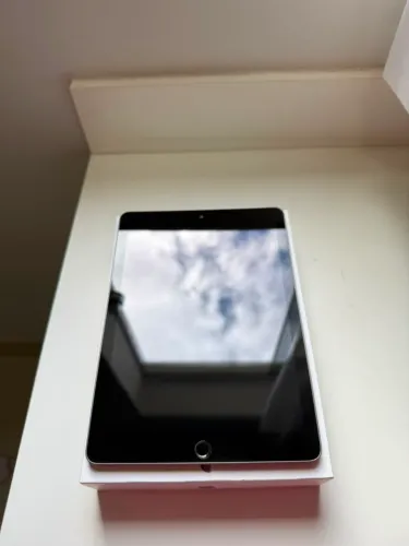 iPad 6ª Geração 128GB Wi-Fi + Caixa e Carregador - Excelente Estado