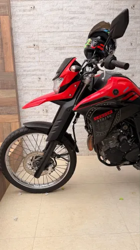 Lander xtz 250 vermelha