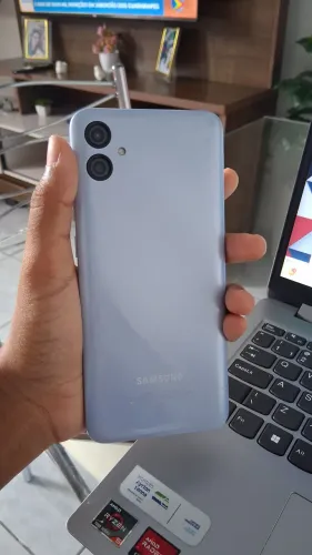 Celular Samsung Galaxy A04e, 64GB, em ótimo estado