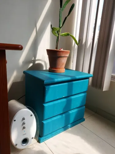 Mesa cabeceira - madeira maciça pintada de azul