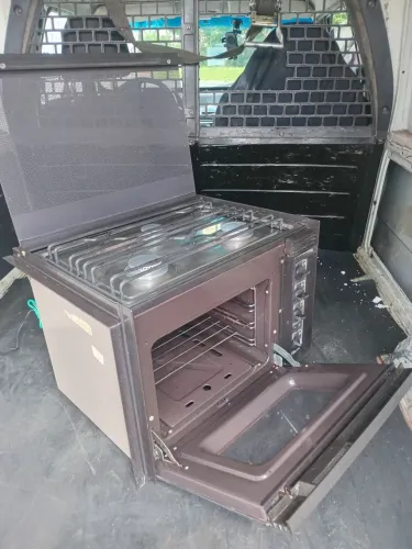 Mini fogão com forno 