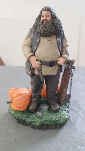 Boneco Harry Potter Hagrid iron Studio deluxe 1/10.