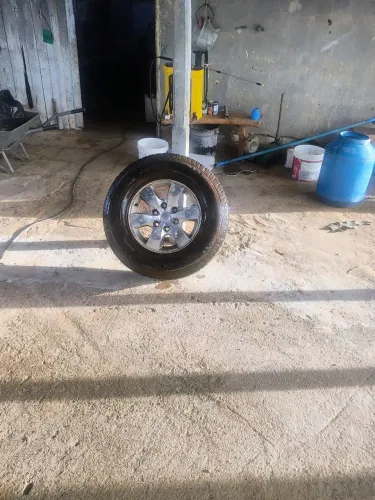 Rodas da Hilux com pneus novos
