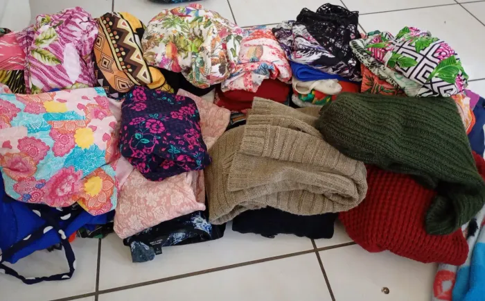 Lote 85 peças mista feminina frio e verão