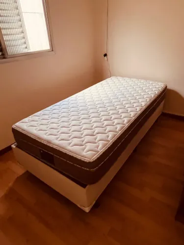 Cama box solteirão em bom estado