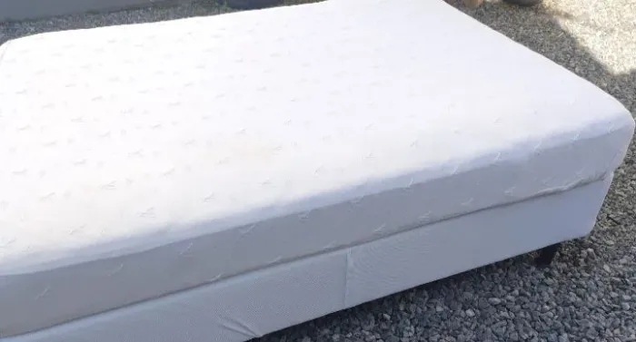 Vendo cama Box De casal com colchão, com a entrega grátis